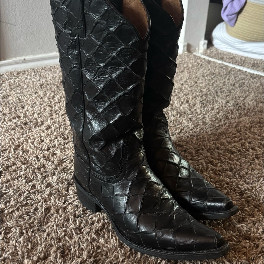 NOCONA WOMEN'S BESSIE FISH PRINT WESTERN BOOTS - SNIP TOE